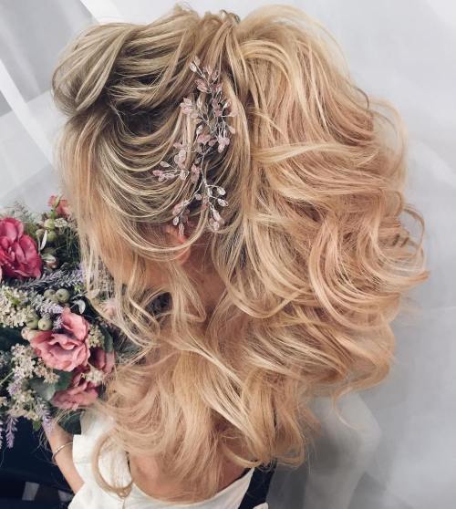 наполовина Up Curly Ponytail For Wedding