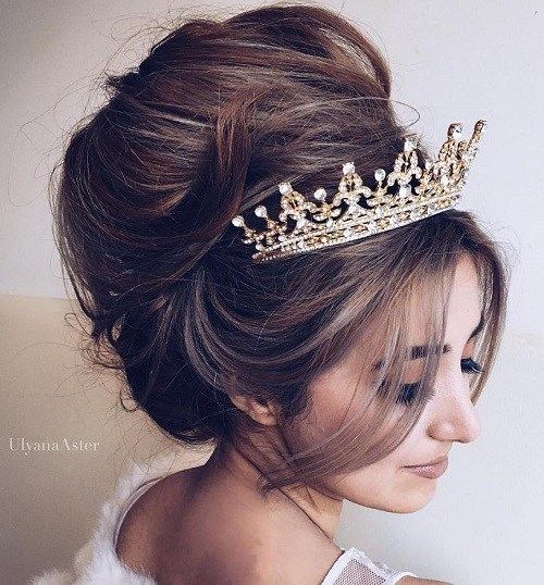 разхвърлян beehive wedding updo with tiara
