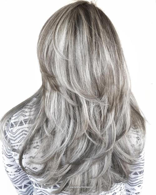 дълго Layered Silver Blonde Hairstyle