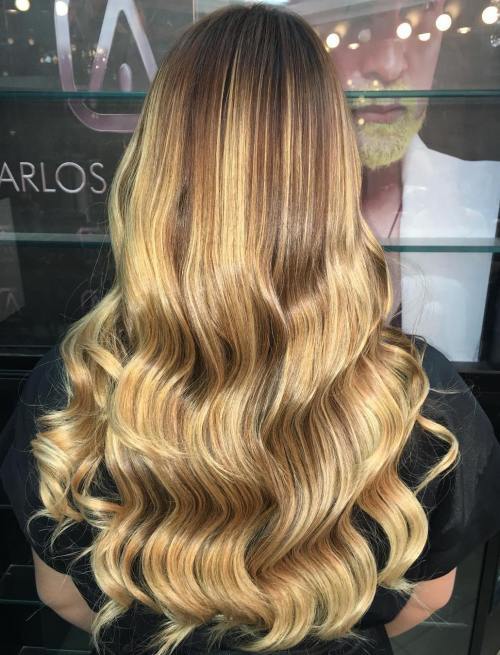 Goldenes blondes Balayage für Brown-Haar