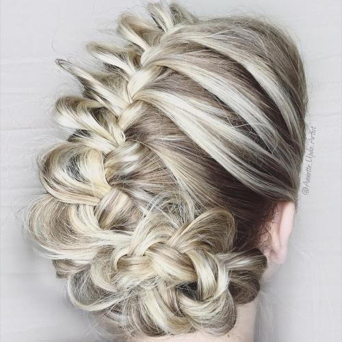 Blumenhochzeitsfrisur für blondes ombre Haar