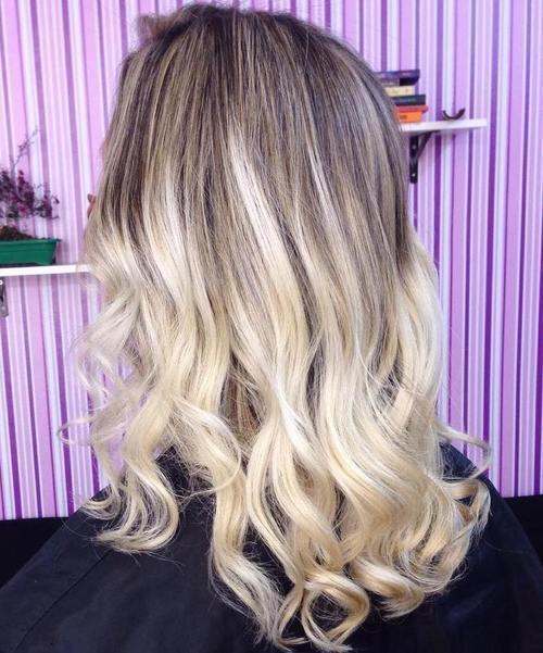 blondýnka hair with dark roots