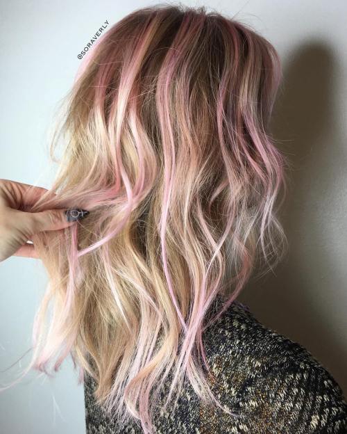 jemné pink highlights for blonde hair