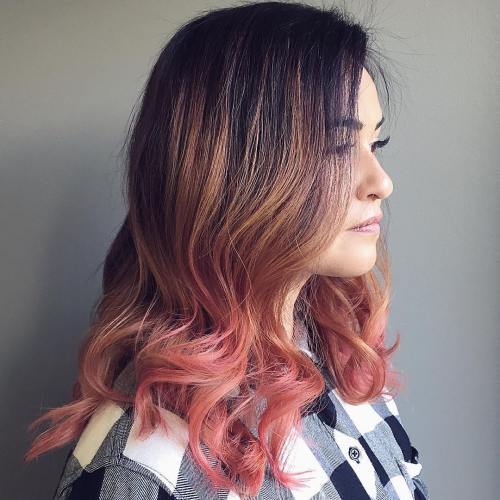 Černá hair with caramel and pink balayage 