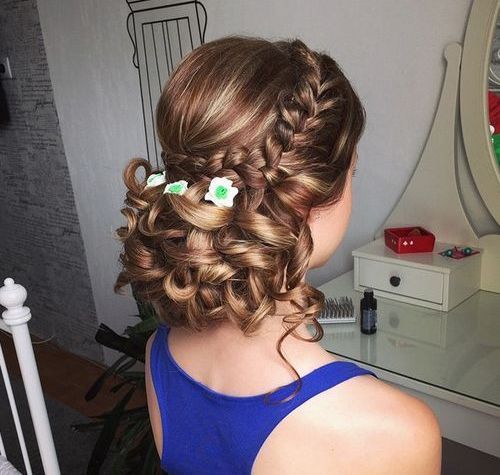 nízký curly updo for bridesmaids