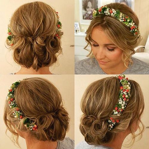 Brautjungfern lockige Hochsteckfrisur mit einem floralen Stirnband