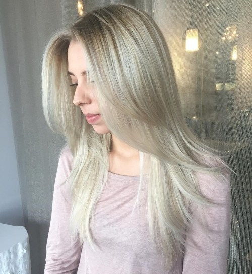 дълго Layered White Hairstyle With Ash Blonde Roots