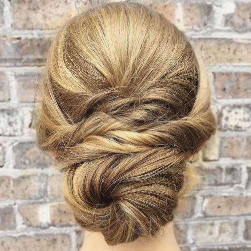 Formální Chignon With Twists
