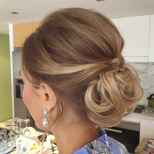 Bouffant Low Curly Bun Updo适合短发