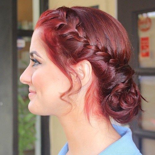Chaotický Chignon With A Side French Braid