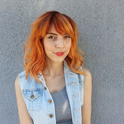 среда red shaggy hairstyle