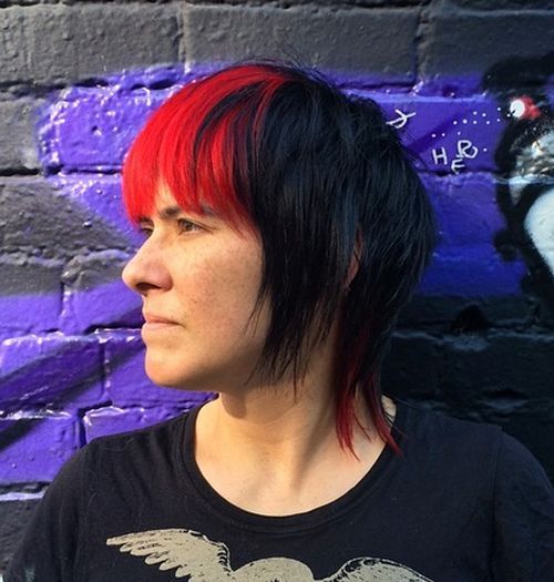 krátký black layered haircut with red bangs
