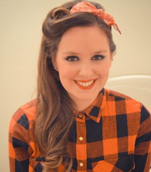 страна Pin Up Hairstyle For Long Hair