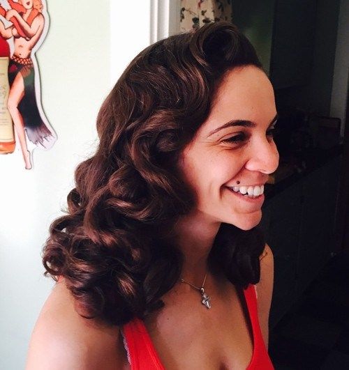 kolík up curly hairstyle for thick hair