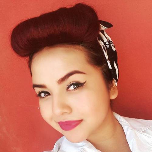 bruneta pin up hairstyle with a scarf