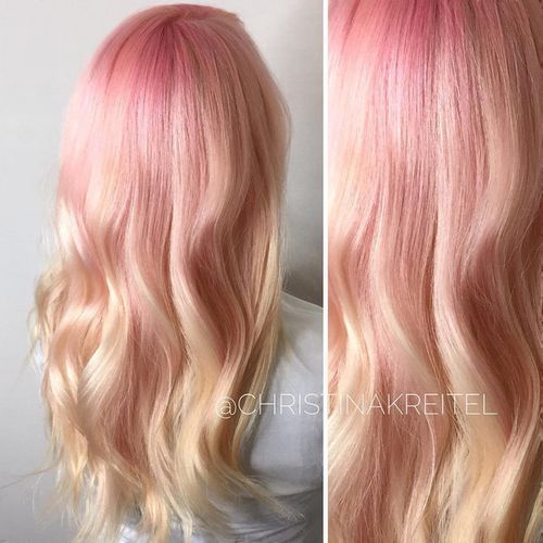 krémová blonde hair color with pastel pink roots