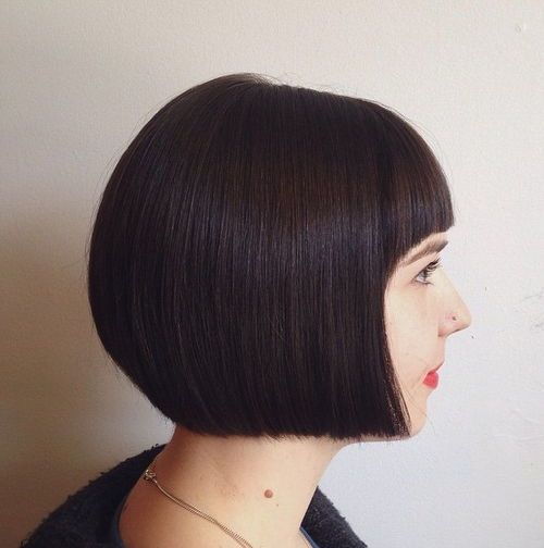 лъскав blunt bob with arched bangs