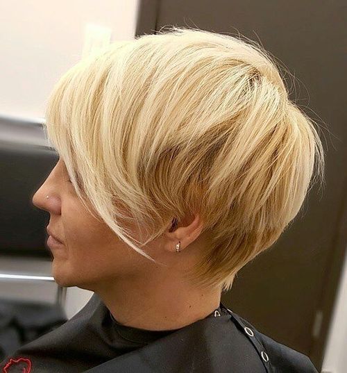 Рус pixie with angled bangs
