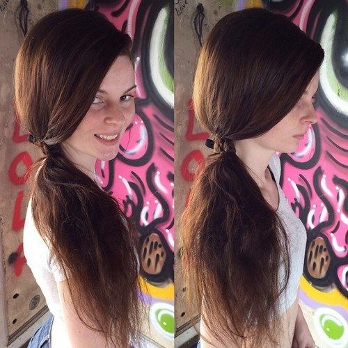 roztrhané side ponytail for long hair