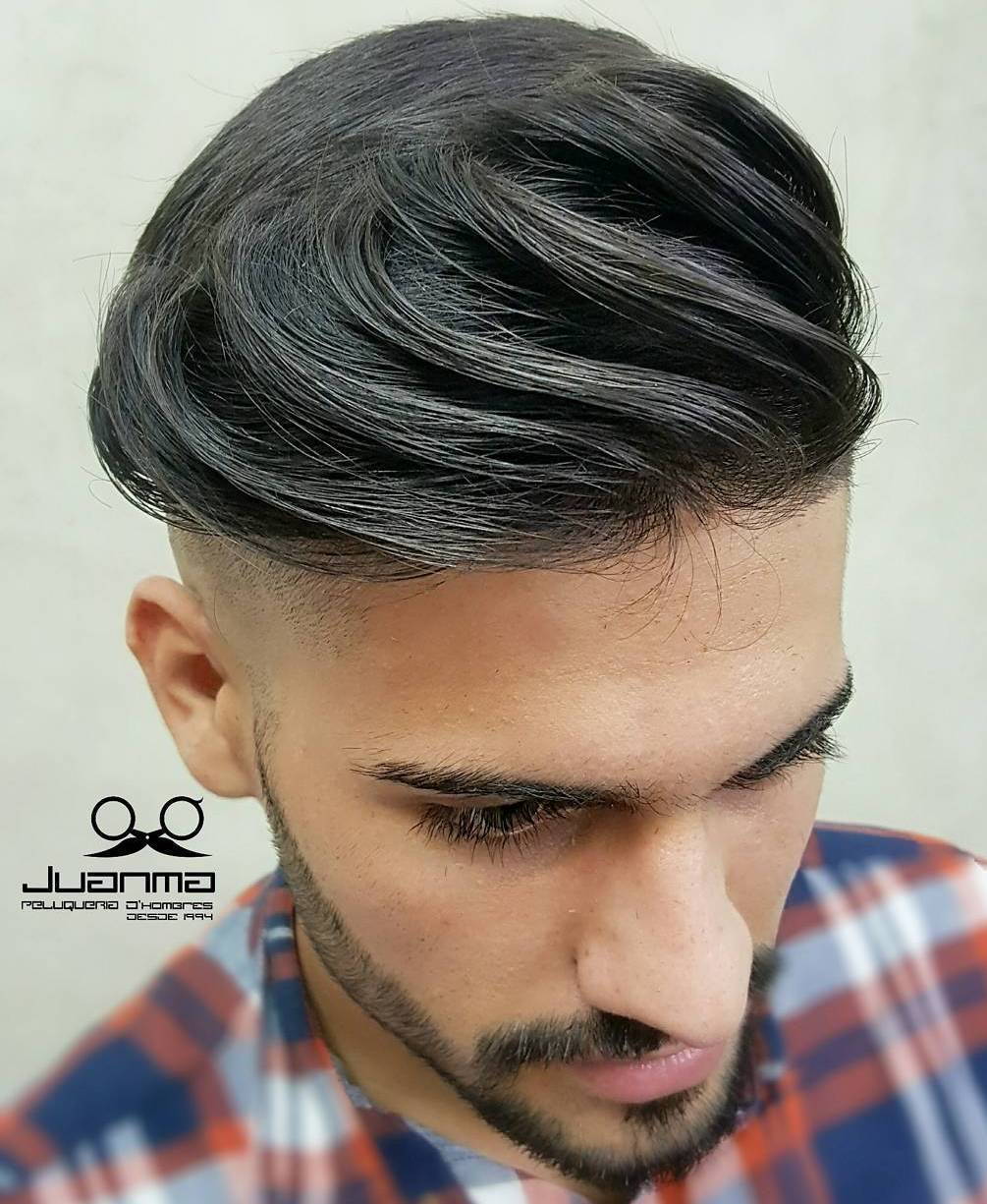 Long Top Rasierte Sides Haarschnitt für Männer