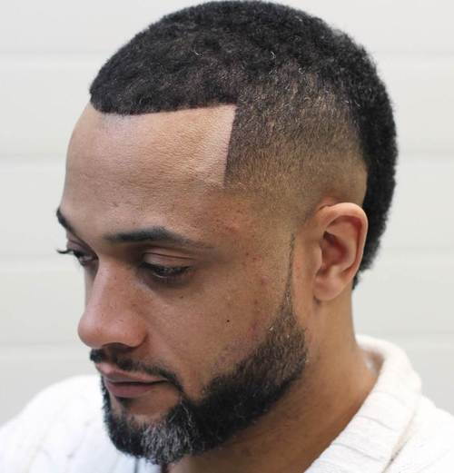 时尚的黑人男子's haircut