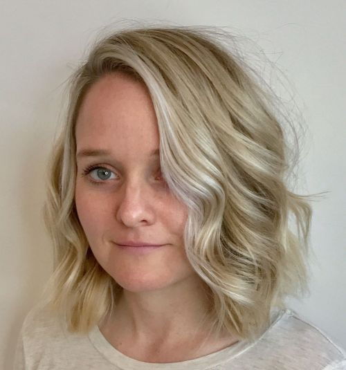 Светлина Blonde Bob With Silver Face-Framing