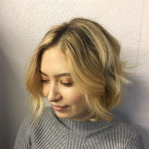 топло Blonde Curled Bob Hairstyle