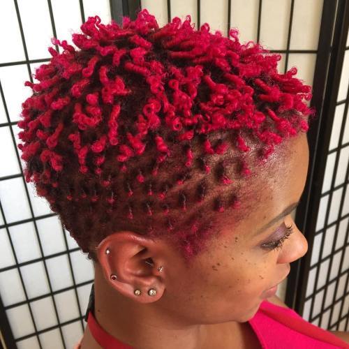 红色卷曲Twa发型