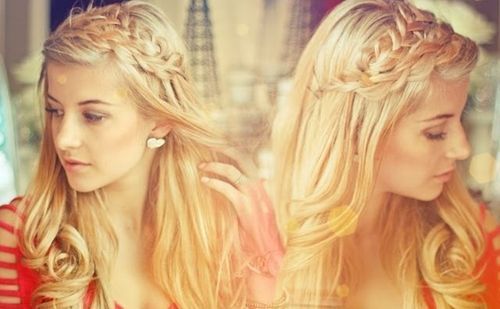 дълго downdo hairstyle with two crown braids