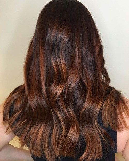 тъмен brown hair with caramel ombre highlights