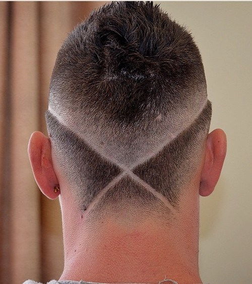 Männer's haircut with criss-crossed shaven lines