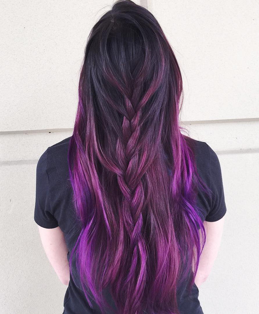 黑色到紫色的Ombre头发