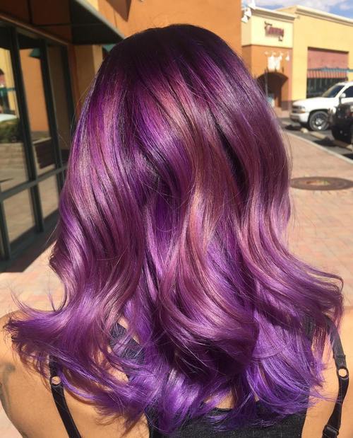 紫色头发，红木亮点