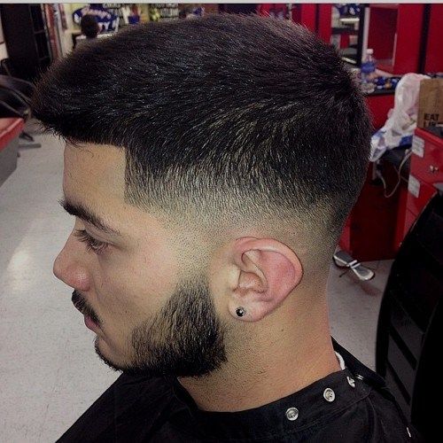 klasický taper fade haircut for men