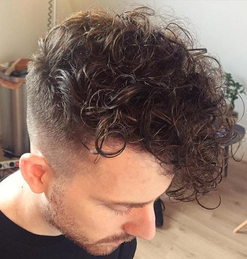 Curly Long Top kurze Seiten Frisur für Männer