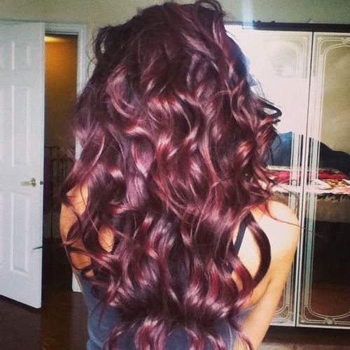 Burgunder Haar mit violetter Glasur