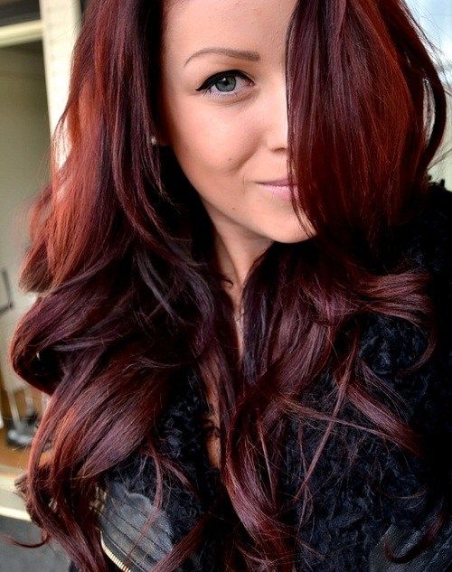 тъмен brown burgundy hair with highlights