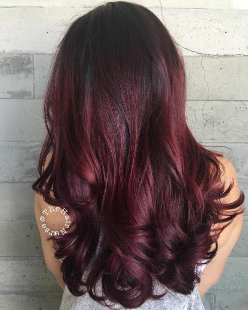 дълго Burgundy Hair With Root Fade