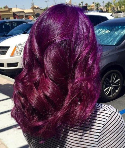 dunkelviolette Haarfarbe