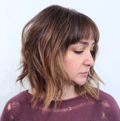 chaotický layered bob with ombre highlights