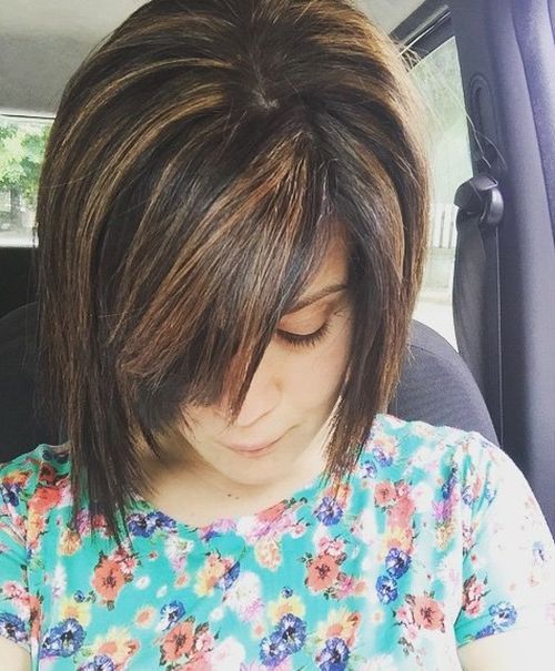 textured bob with highlights