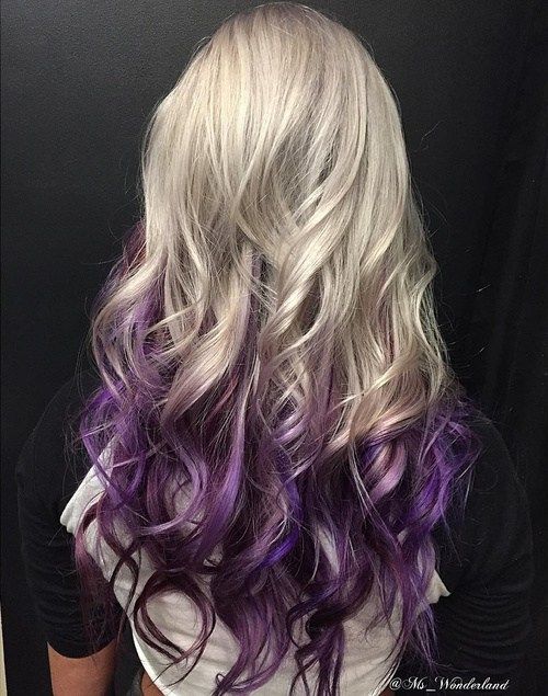 金发女郎到紫色长长的头发