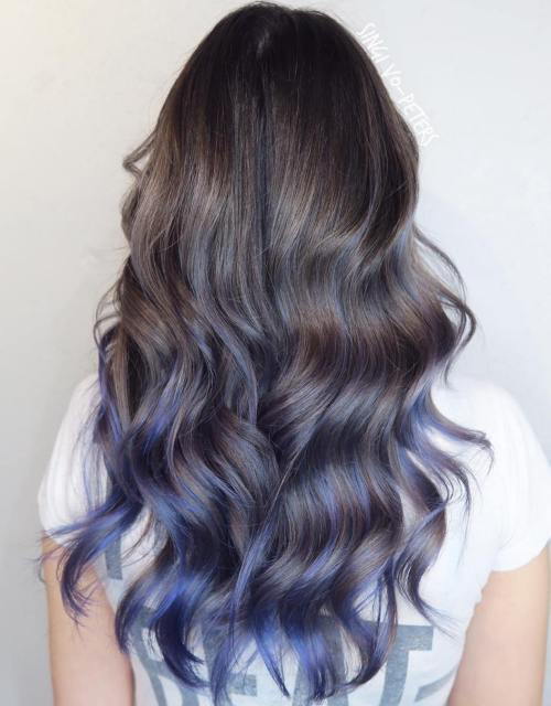 Pastell Blue Balayage für braunes Haar