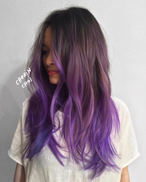 明亮的紫色头发的颜色