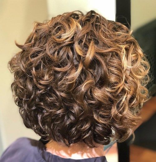 Krátký Curly Golden Bronde Hairstyle