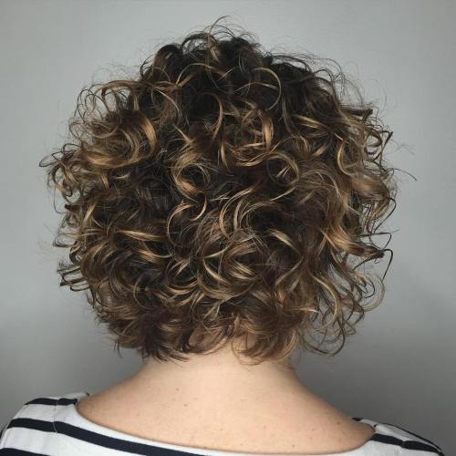 среда Curly Bob With Subtle Highlights