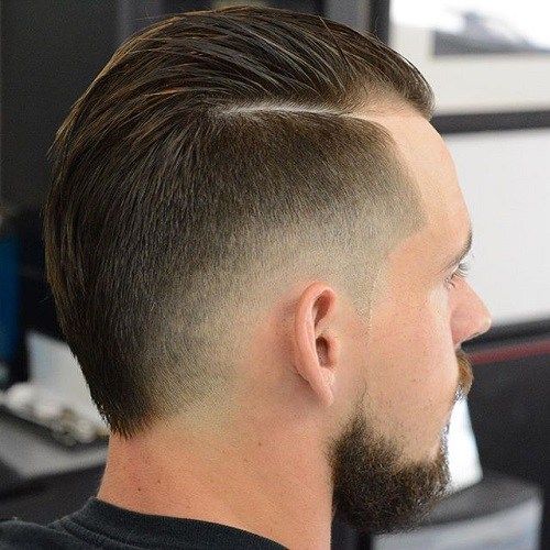 Männer's fauxhawk haircut with faded sides