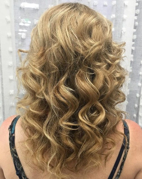 къдрене With Large Bouncy Curls