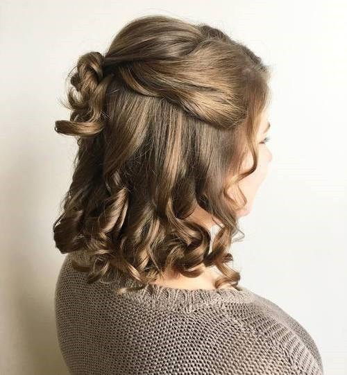 Curly Half Updo für mittellanges Haar