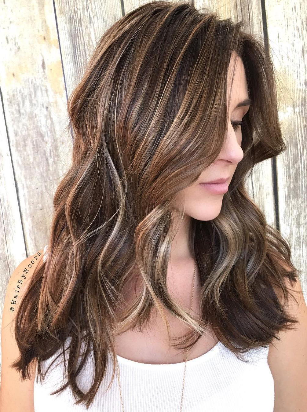 Dlouho Brunette Hair With Blonde Highlights